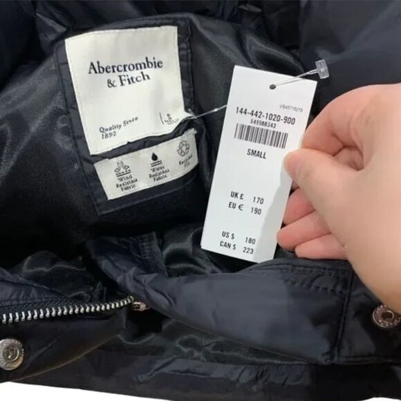 New with Tags NWT Abercrombie & Fitch Black Oversized Puffer Jacket Size Small - Picture 8 of 10